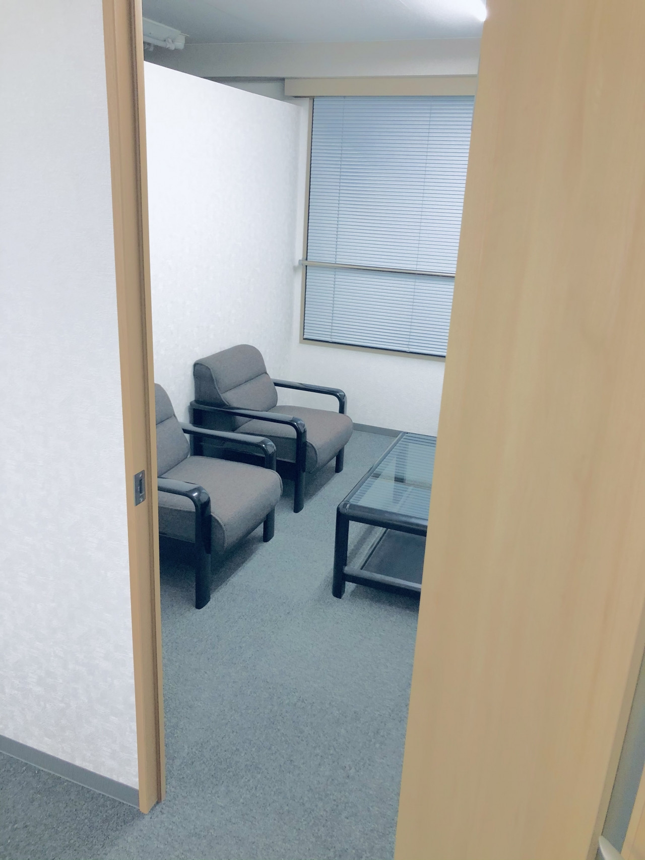 11  埼玉県三芳町商工会2階事務局内執務室相談応接室