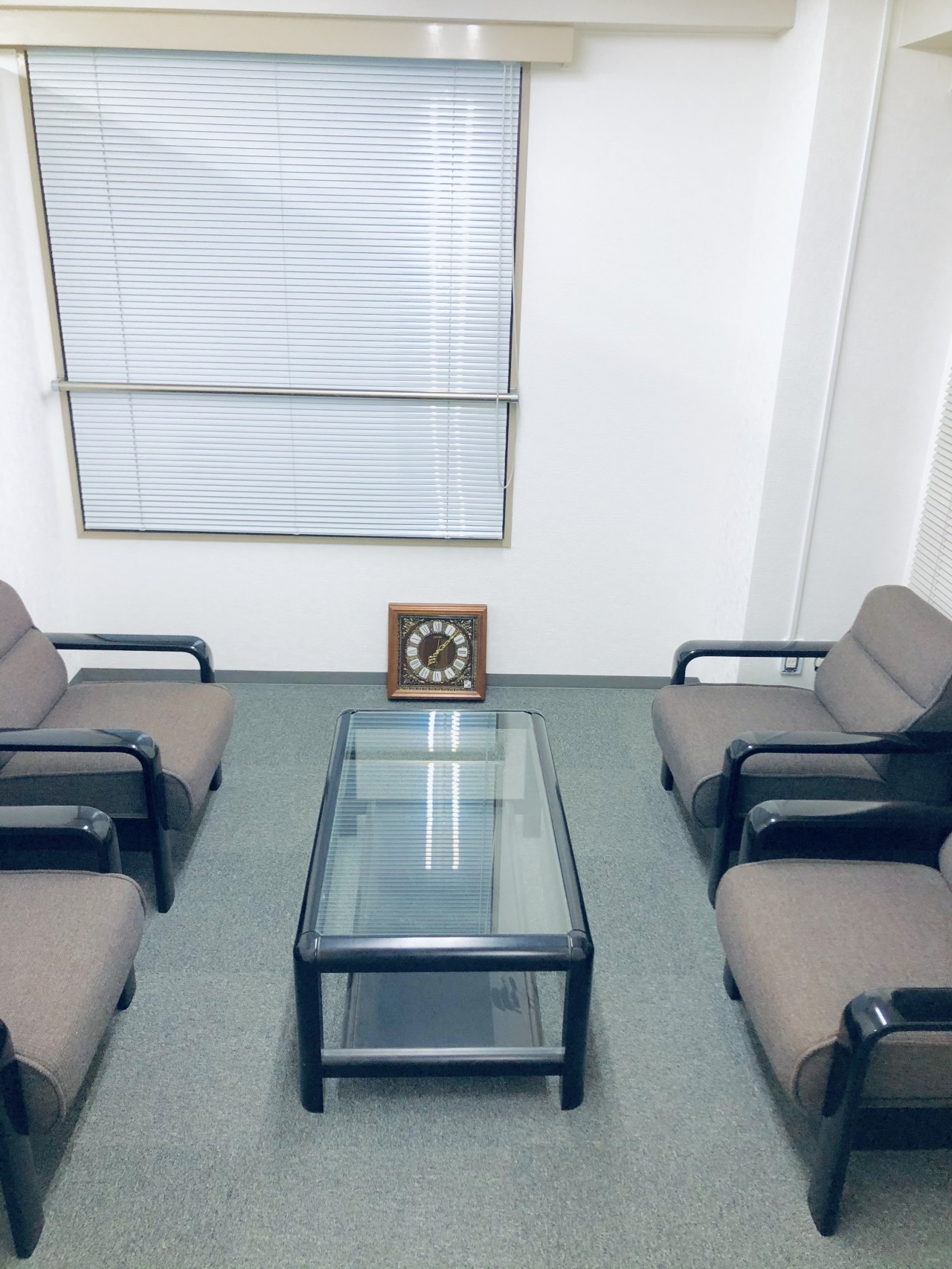 12  埼玉県三芳町商工会2階事務局内執務室相談応接室